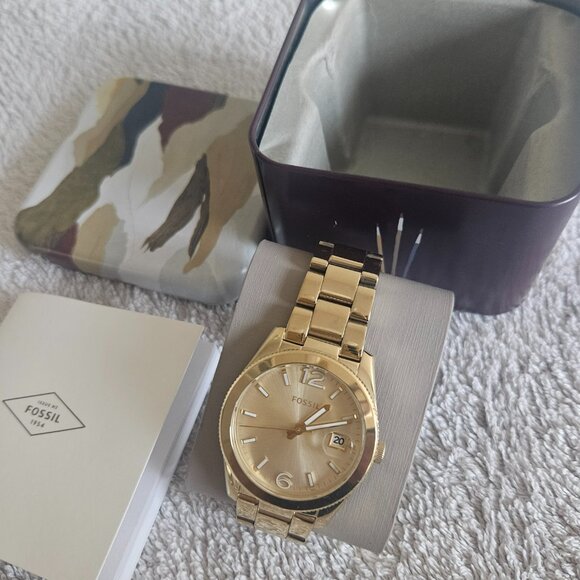NEW Fossil  Large Face Women's Watch Gold Stainless Steel Watch - Picture 4 of 4